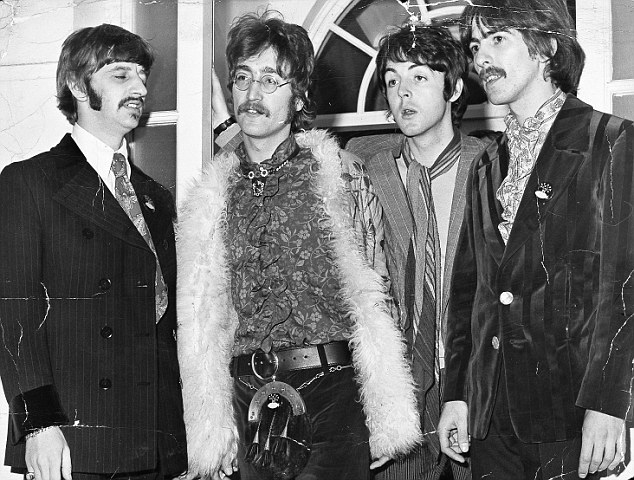 After Paul¿s disappearance (so total that rumours began circulating that he was dead), John became Apple¿s most visible and available Beatle