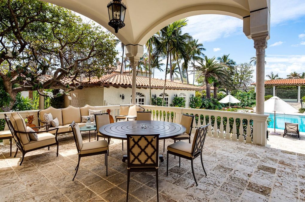 Outdoor living space